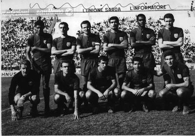 
	Il Cagliari dcel 1964/65: Visentin &egrave; l'ultimo in alto a destra, al suo fianco Gallardo


