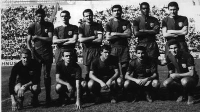 Il Cagliari dcel 1964/65: Visentin è l'ultimo in alto a destra, al suo fianco Gallardo