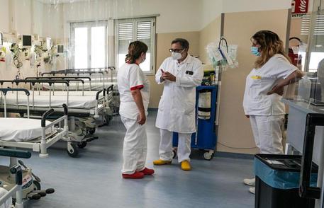 Covid in Sardegna, boom di nuovi casi e tre decessi