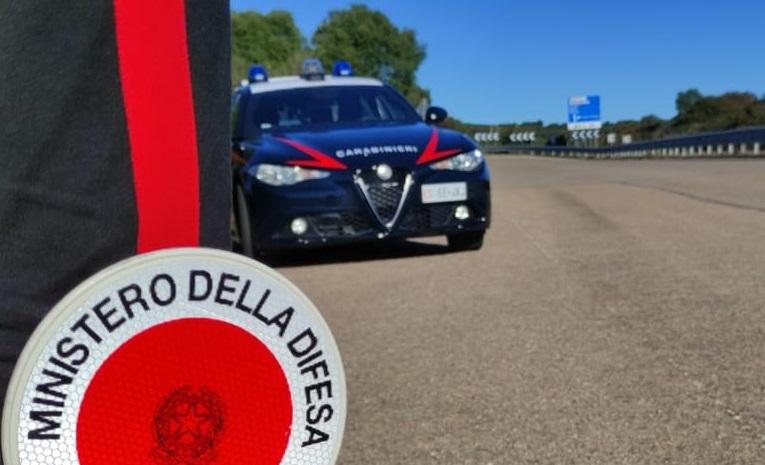 Furto e uso indebito di bancomat: due denunciate