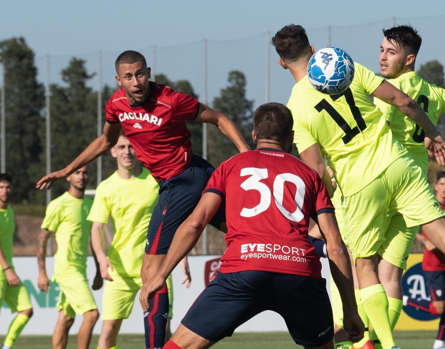 
	Il Cagliari nella partita ad Assemini (foto Mario Rosas)

