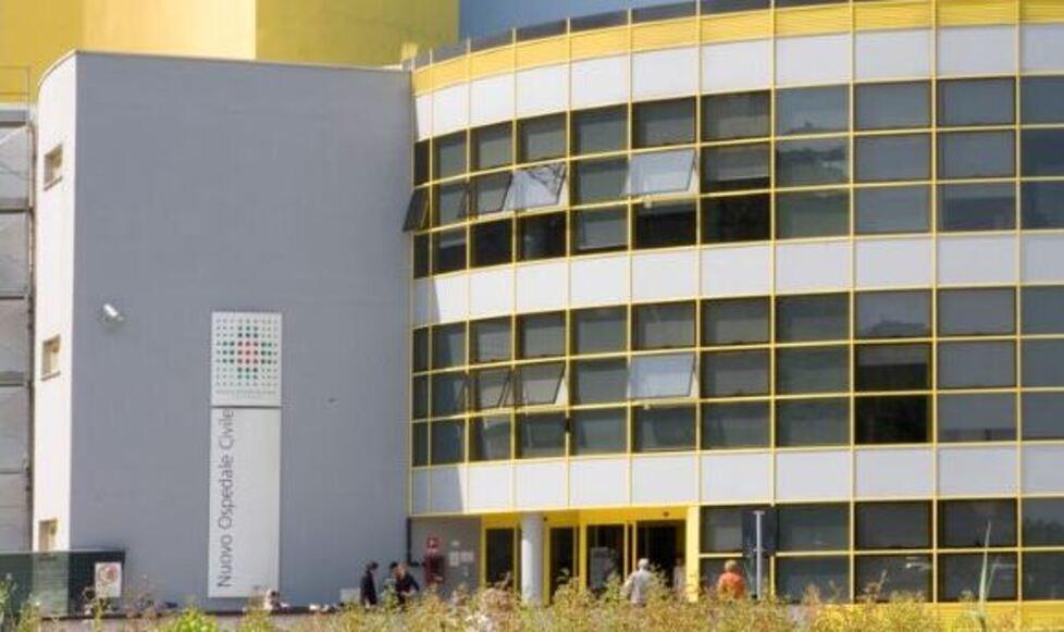 Massacra di botte la compagna: arrestato dentro l’ospedale di Sassuolo