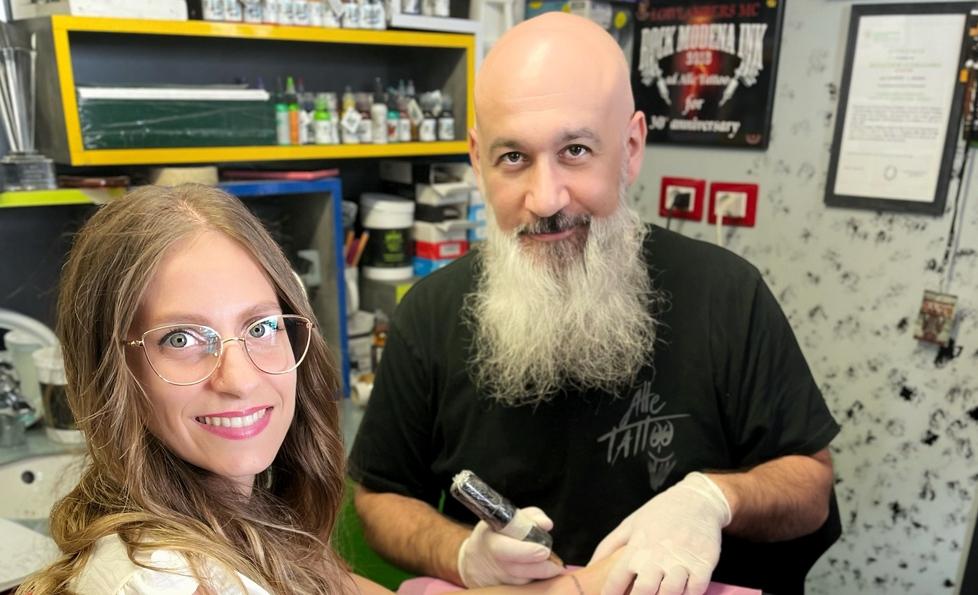 Soliera. Mamma Martina, tatuaggio per il diploma 
