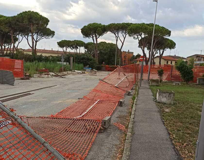 Portomaggiore, il cantiere della nuova piscina senza barriere da una settimana