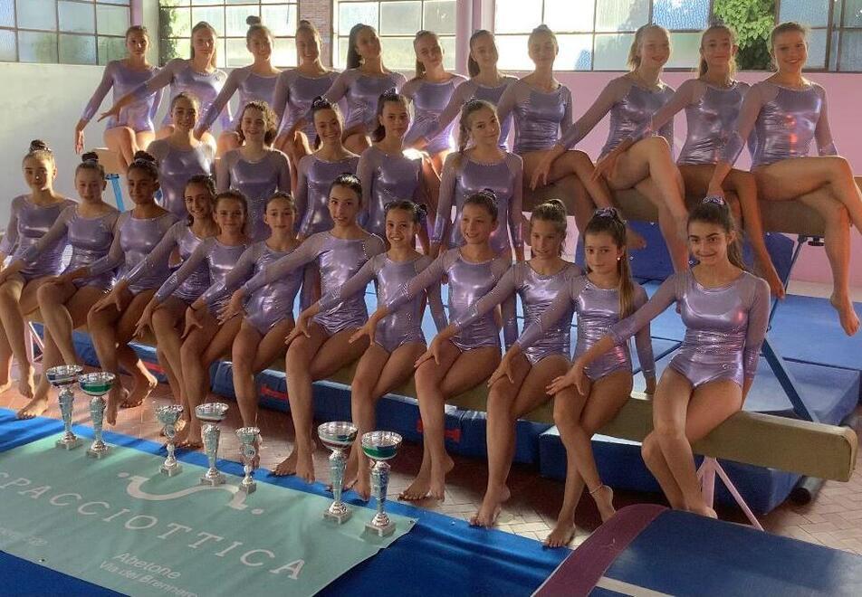 Le giovani atlete del Centro Ginnastica Firenze di Segromigno in Monte