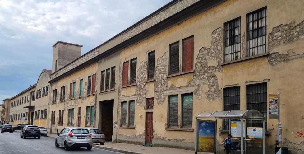 Il sito produttivo, simbolo dell’industria tessile pratese, mostra i segni di decadenza