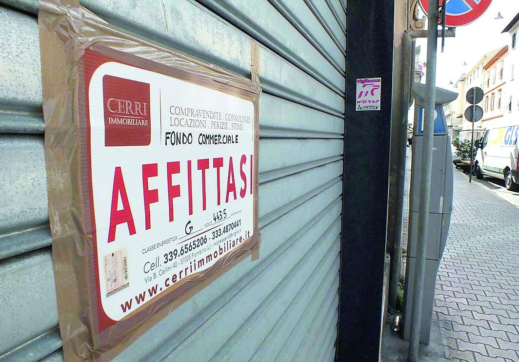 Nuovi negozi, ma per poco tempo: nel commercio di Piombino impazza il turnover 