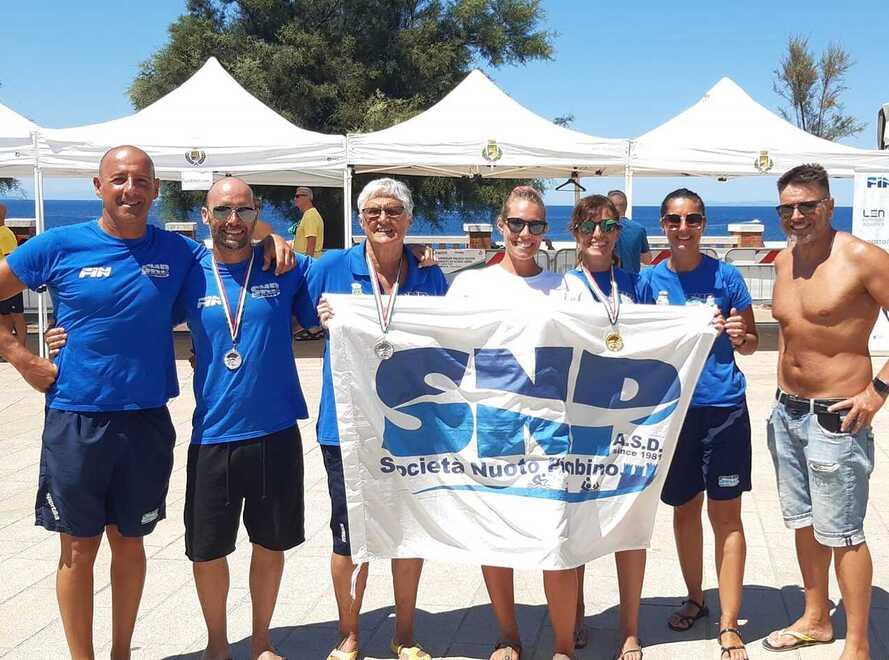 La squadra Master 3 km dei campionati italiani in acque libere