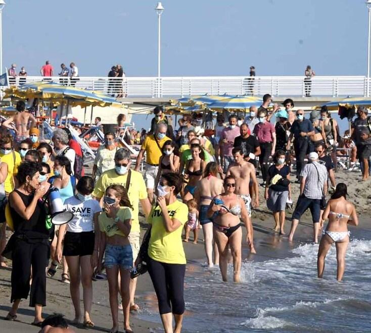  Arenile e   spiagge libere, il  14  luglio a Marina c’è la “presa della  battigia” 