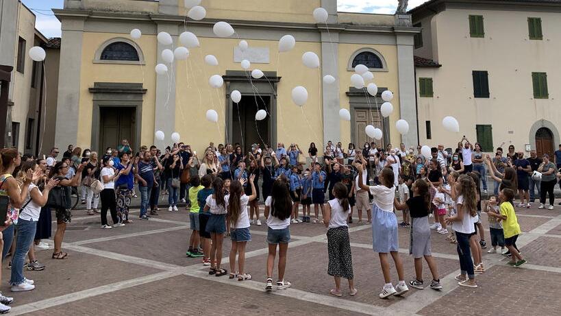 Un momento dell'ultimo saluto della piccola Jasmine 