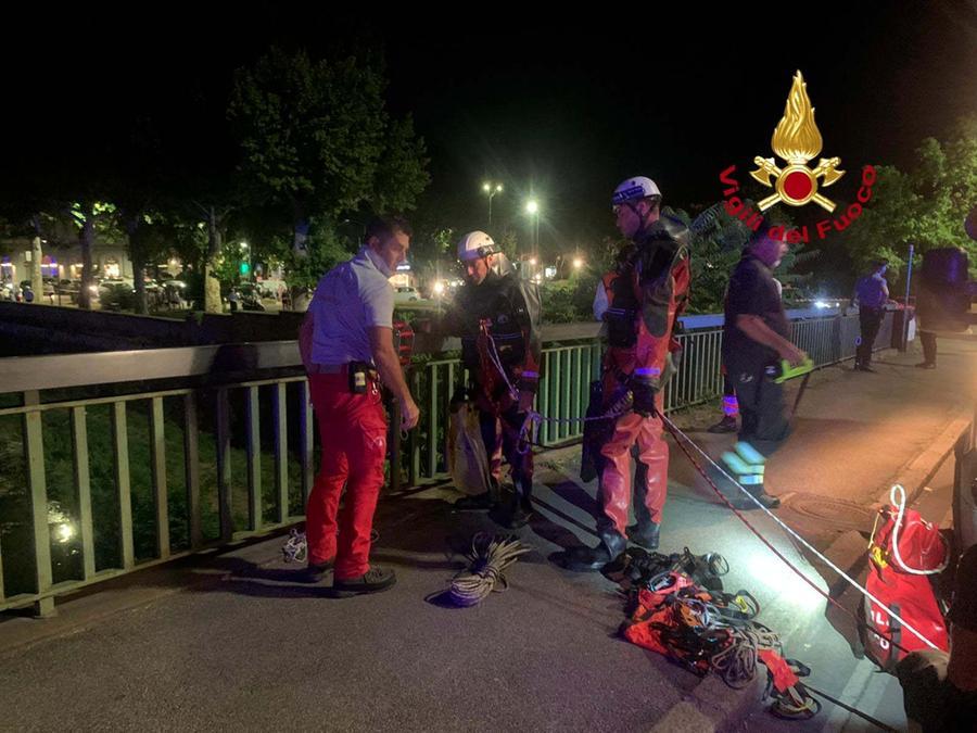 
	Personale dei vigili del fuoco sul luogo del ritrovamento&nbsp;


