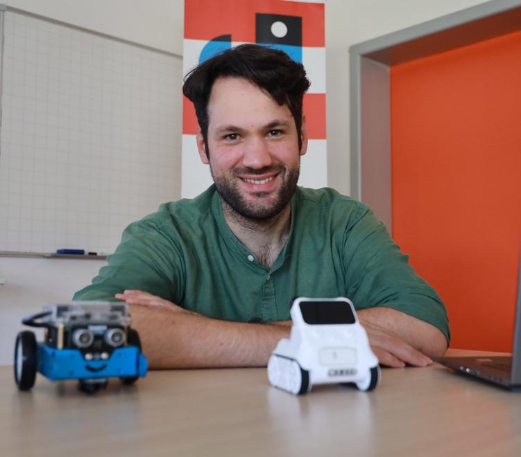 Modena Intelligenza artificiale Alle scuole medie Mattarella un corso unico in Italia