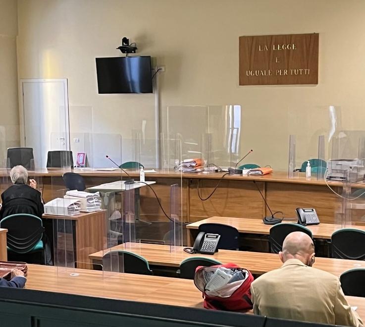 Legale fermato dal Covid ma per il giudice non è “legittimo impedimento” 
