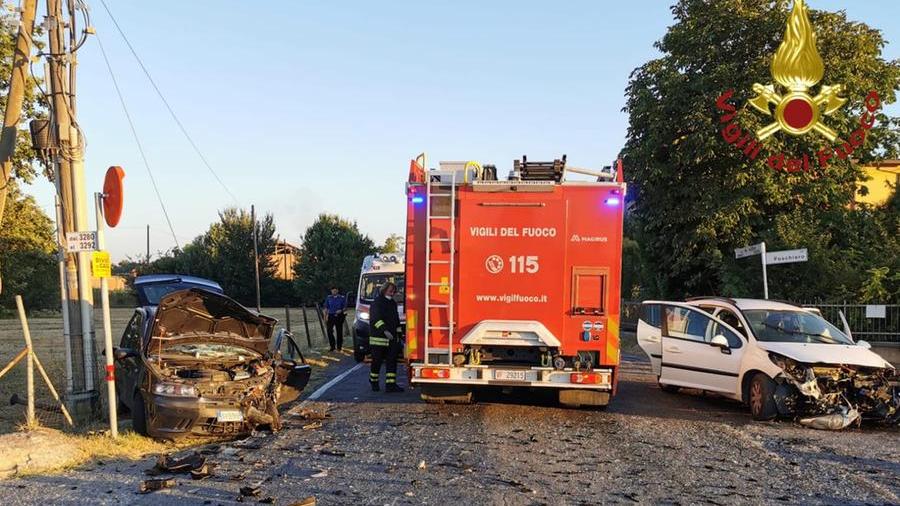 Spilamberto, scontro frontale: 4 feriti