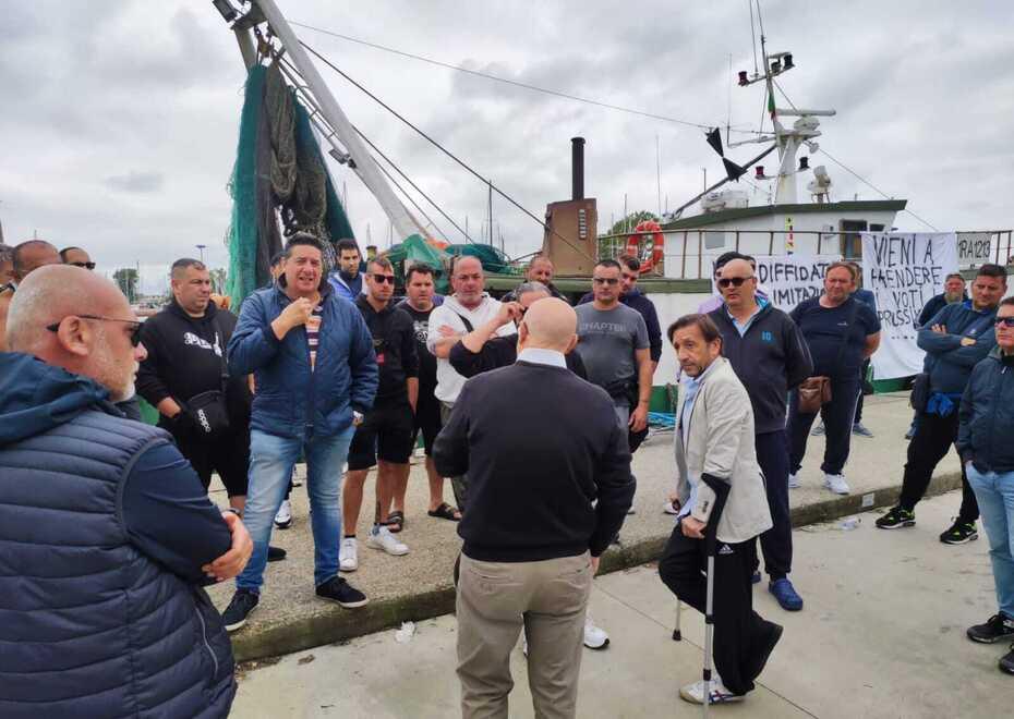 Pescherecci, stop fino a settembre. Niente pesce del nostro mare 