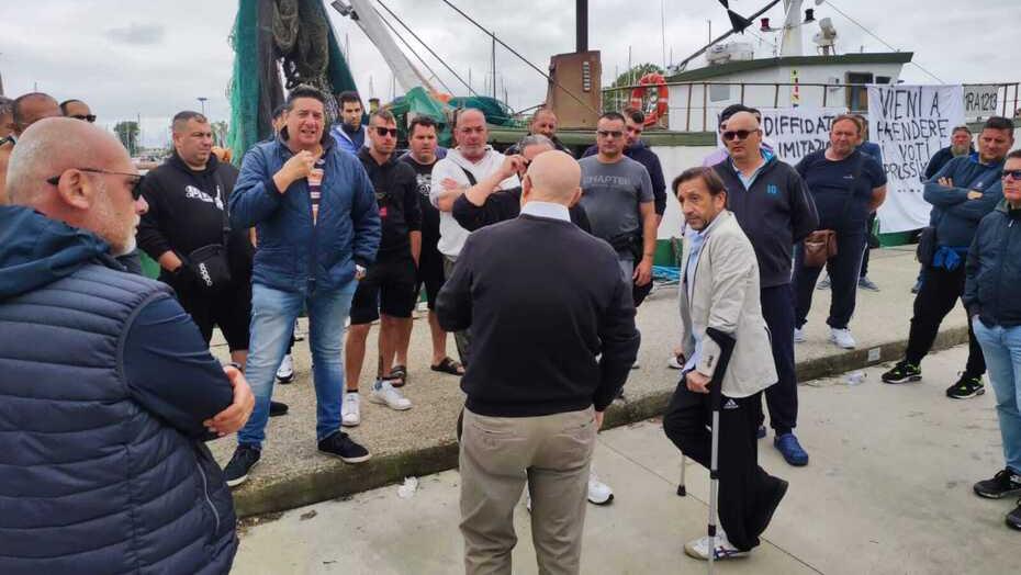 Pescherecci, stop fino a settembre. Niente pesce del nostro mare