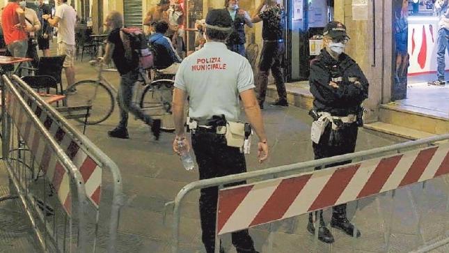 Malamovida a Pisa, piazze chiuse in caso di super affollamento