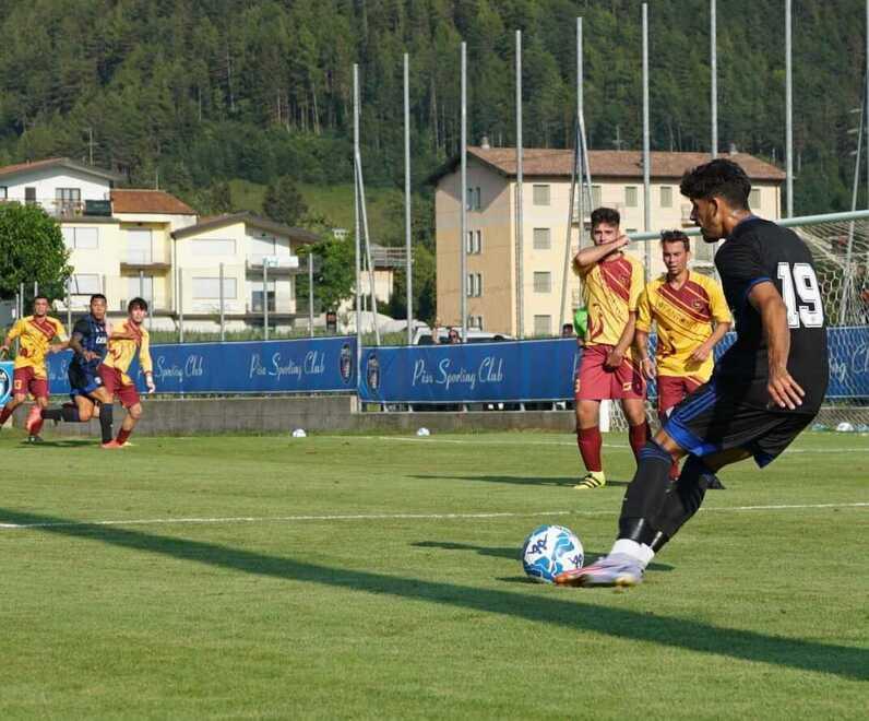 Una fase dell’allenamento congiunto consumato dai nerazzurri col Rovetta (foto ufficio stampa Pisa Sc)