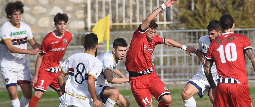 Filippo Manfredi sullo sfondo