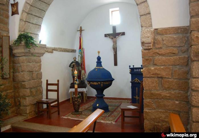 
	L&rsquo;interno di una chiesa di Nuchis

