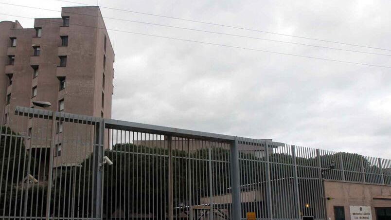 Una foto del carcere livornese delle Sughere dove c’è stata una serie di aggressioni nei confronti dei poliziotti. L’ultima in ordine di tempo lunedì, quando due agenti sono stati presi a calci e pugni da un detenuto