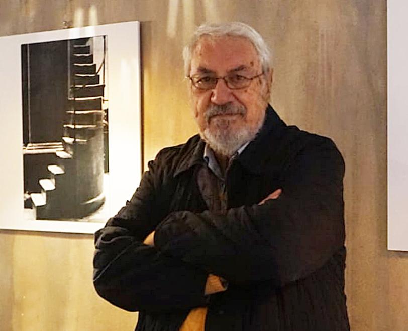 Ugo Conti fotografato alla sua mostra nel 2019