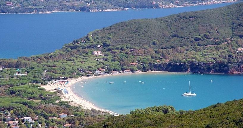 
	La spiaggia di Lacona all'Isola d'Elba

