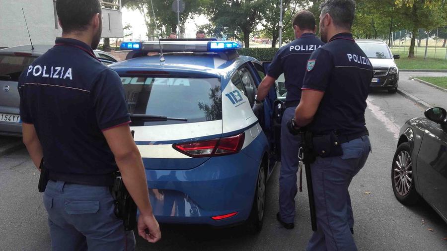 Ferrara. Guida con la patente revocata e dà false generalità: arrestato dalla polizia