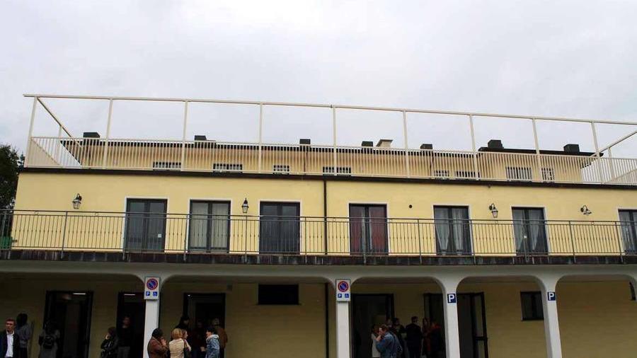 AULLA - Struttura Numeri COmplessi di Serinper. Assistenza e accoglienza di minori problematici. Questa notte una giovane ospite sedicenne è stata trovata impiccata ad un albero.