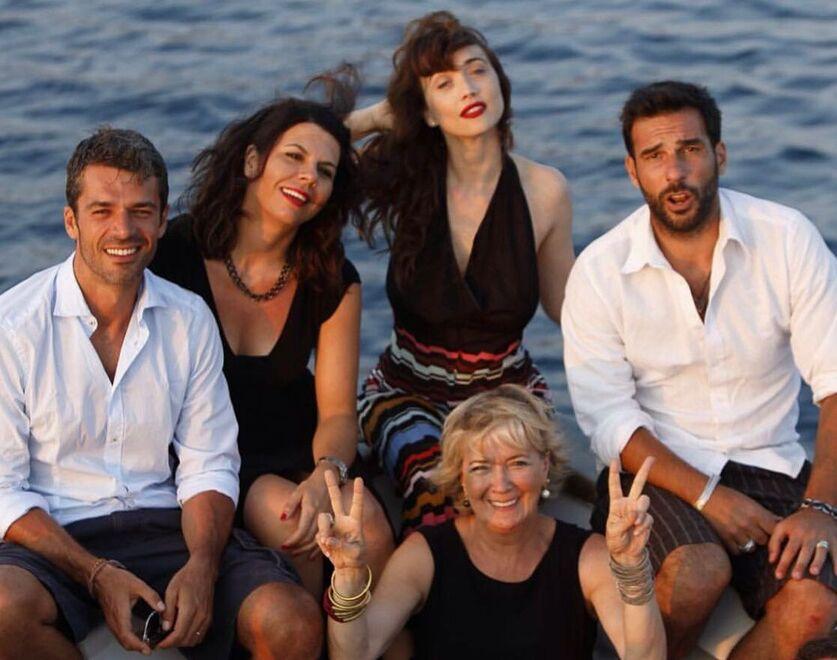 Tavolara 2015: Piera Detassis seduta, dietro di lei da sinistra Luca Argentiero, Geppi Cucciari, Chiara Francini ed Edoardo Leo