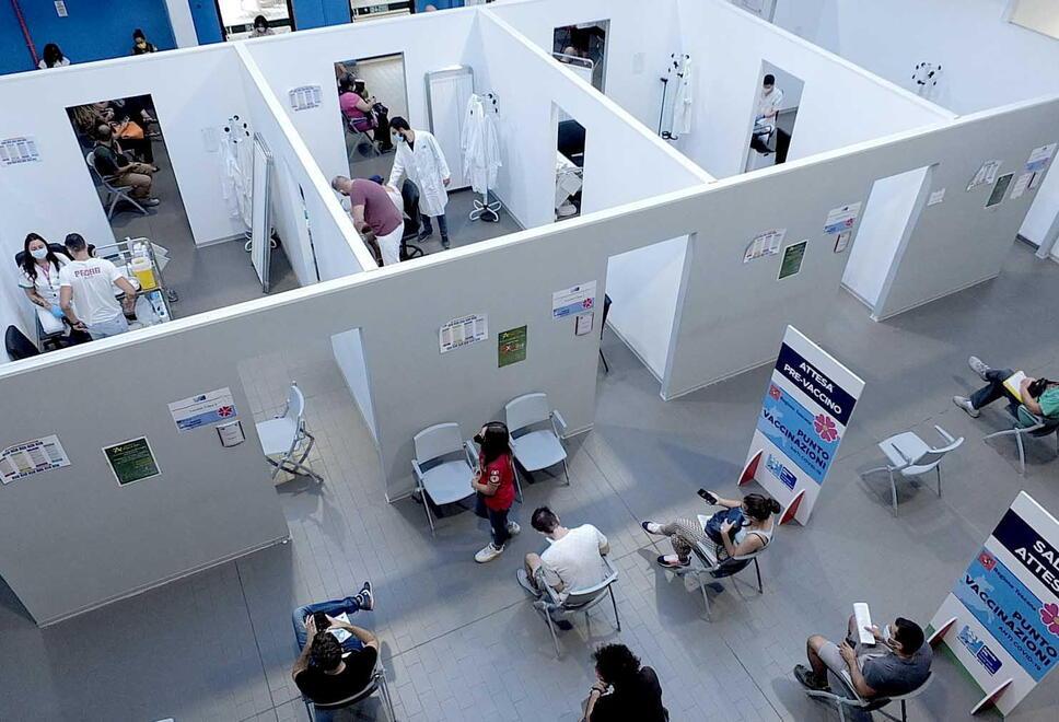 Vaccini sei giorni su sette al centro di Ospedaletto
