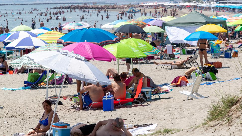 A tre anni si perde in spiaggia e cammina per due chilometri da Lido Pomposa a Nazioni