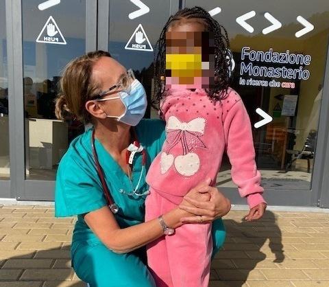 La piccola e la cardiologa pediatrica Nadia Assanta