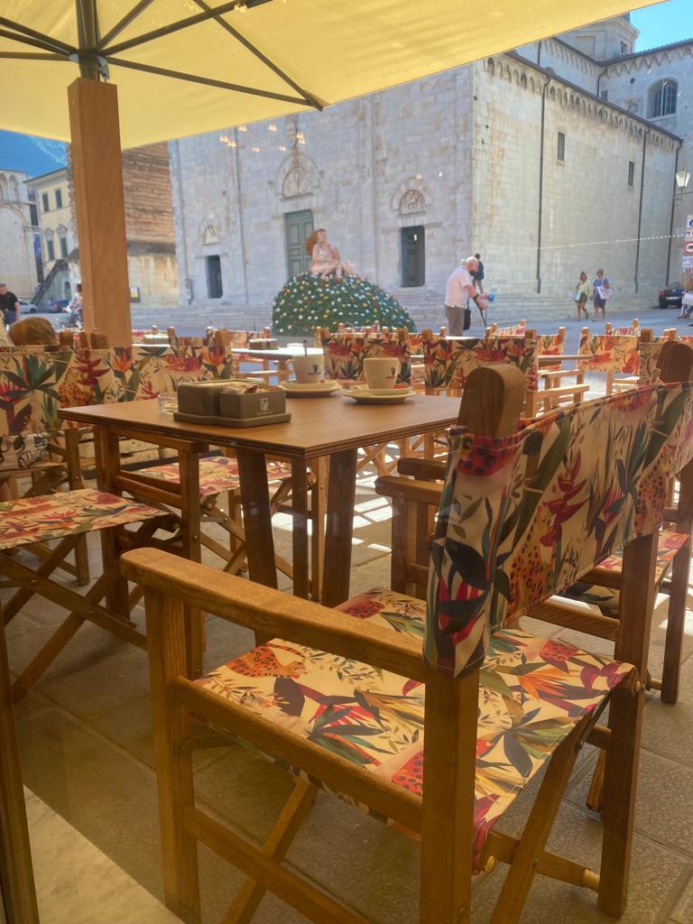 Pietrasanta, Mallegni contro il Comune: «Piazza Duomo come una sagra» 