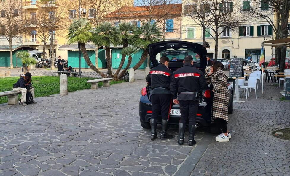 Droga in cambio di biciclette rubate: due arresti