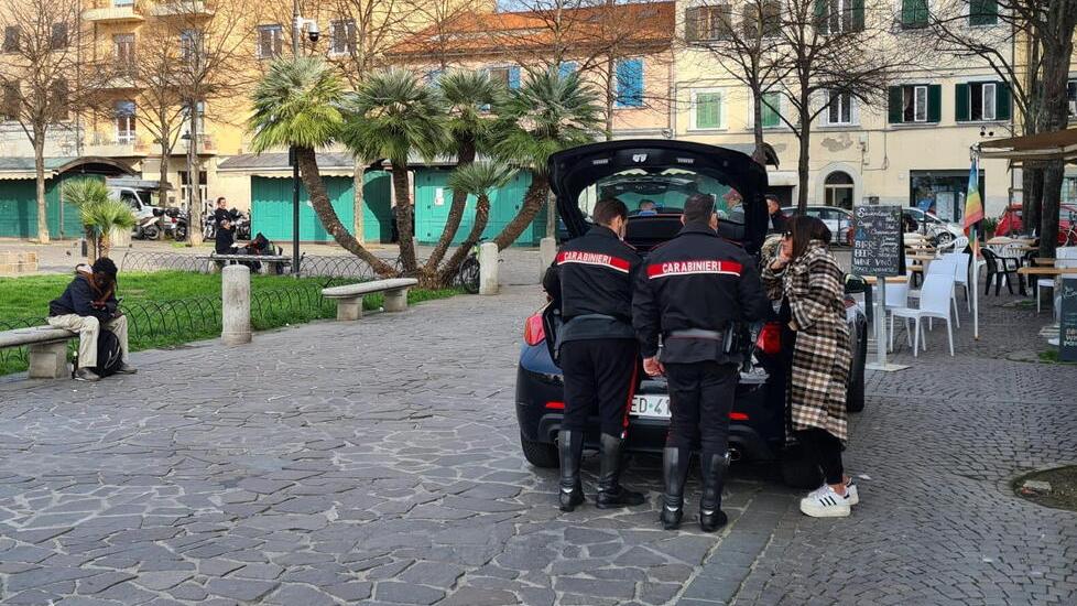 Droga in cambio di biciclette rubate: due arresti