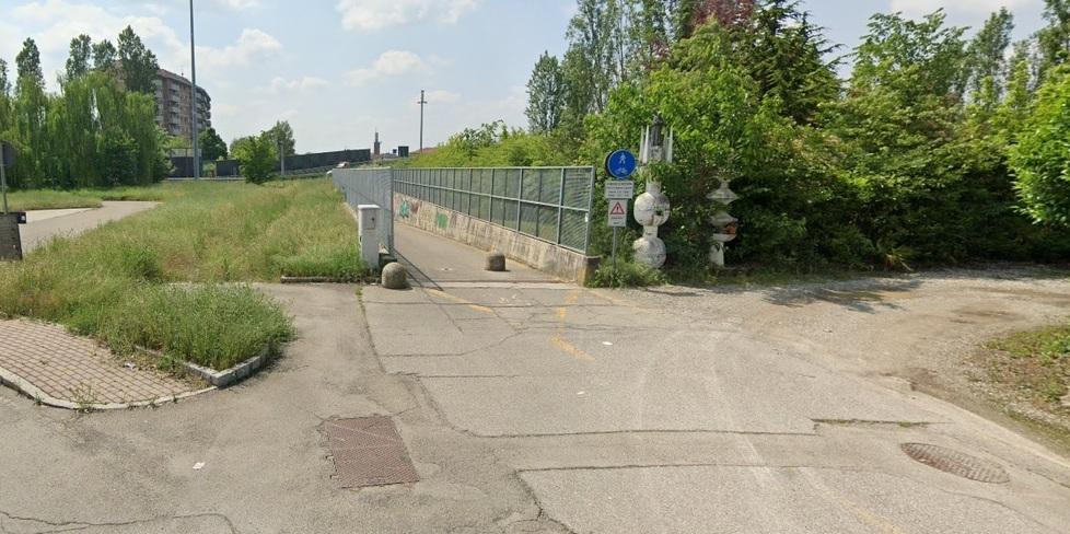 Modena. Sbalzato dalla bici e rapinato 