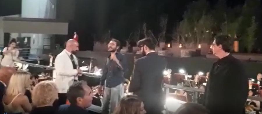 
	Il blitz degli ambientalisti durante il Festival Pucciniano di Torre del Lago (Foto Ilaria Bonuccelli)

