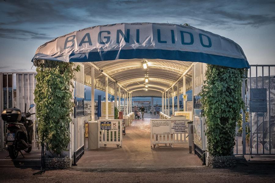 
	L'ingresso dei Bagni Lido

