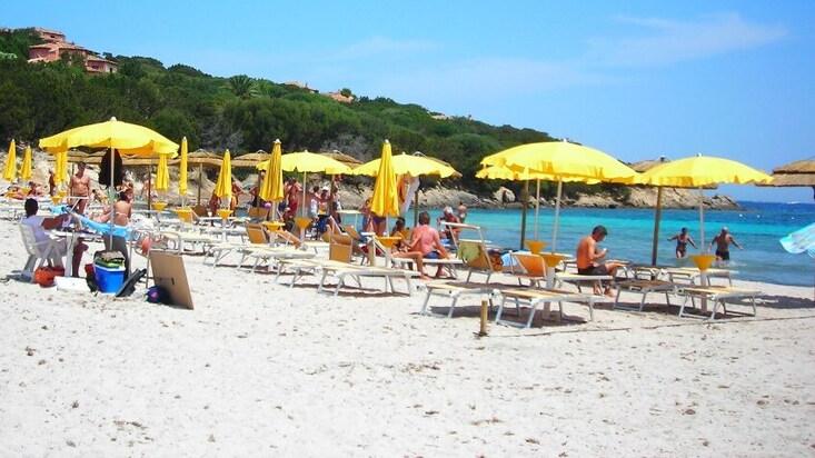 Arzachena, cittadini e Comune contro il campo boe davanti a Cala Granu