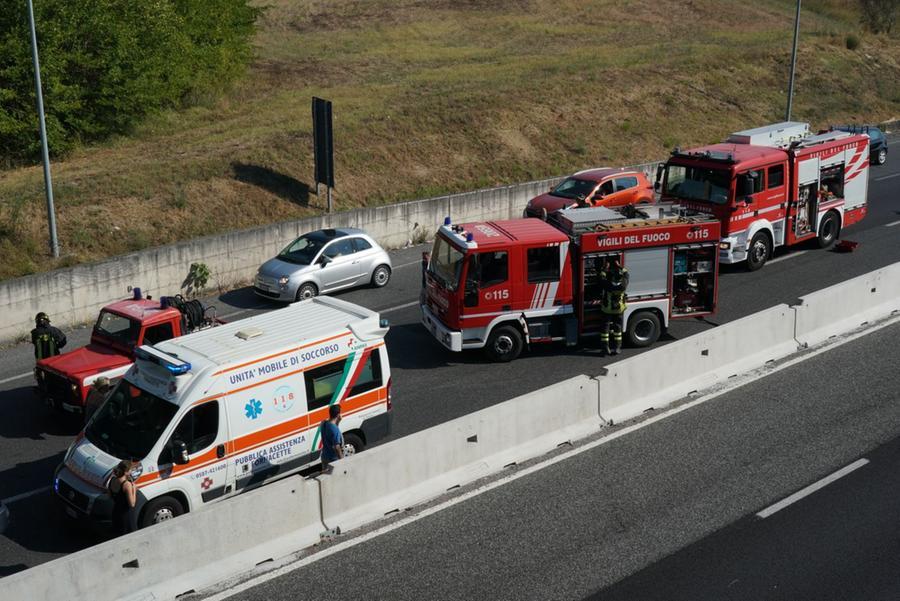 
	I soccorsi sul luogo del tamponamento (foto Franco Silvi)

