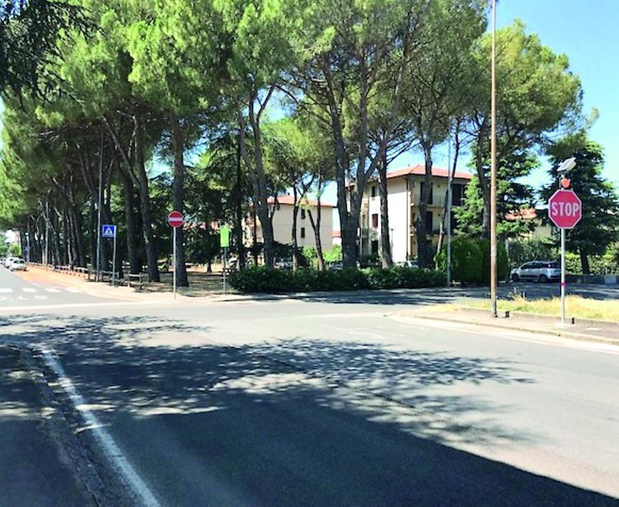 
	Nella foto sopra la zona tra piazza Mameli e via Manara a Calenzano dove un uomo &egrave; stato aggredito ma non &egrave; la prima volta che la baby gang colpisce in quell&rsquo;area e ora il sindaco si rivolge alla Prefettura

