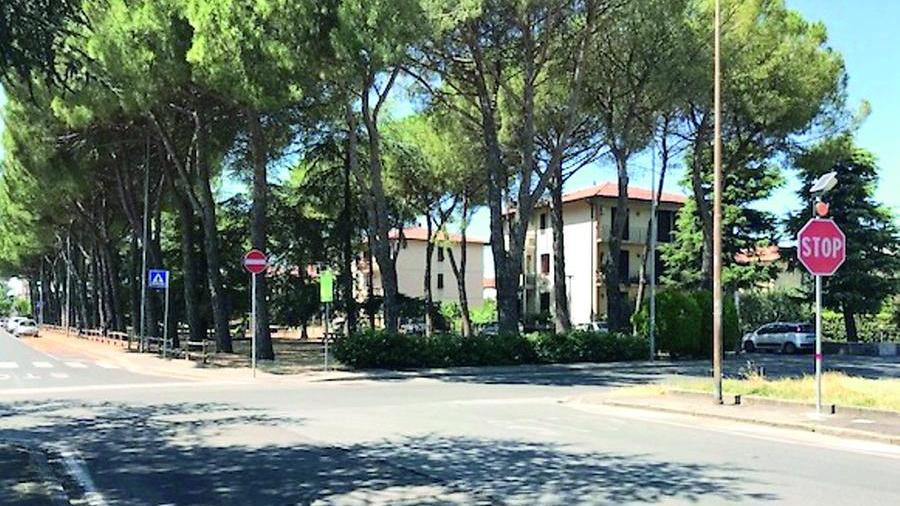 Nella foto sopra la zona tra piazza Mameli e via Manara a Calenzano dove un uomo è stato aggredito ma non è la prima volta che la baby gang colpisce in quell’area e ora il sindaco si rivolge alla Prefettura