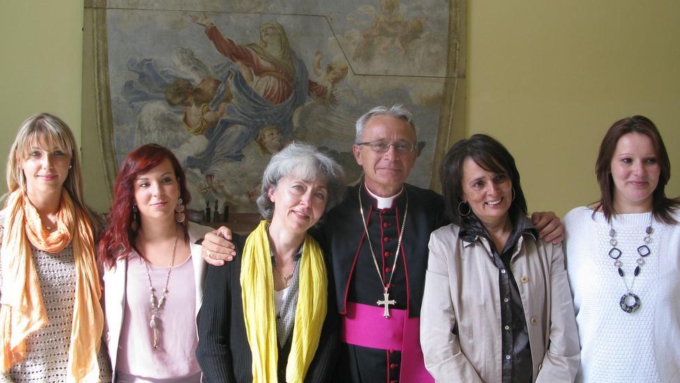 Il Vescovo finanzia i progetti “in rosa”: il lavoro è un diritto 