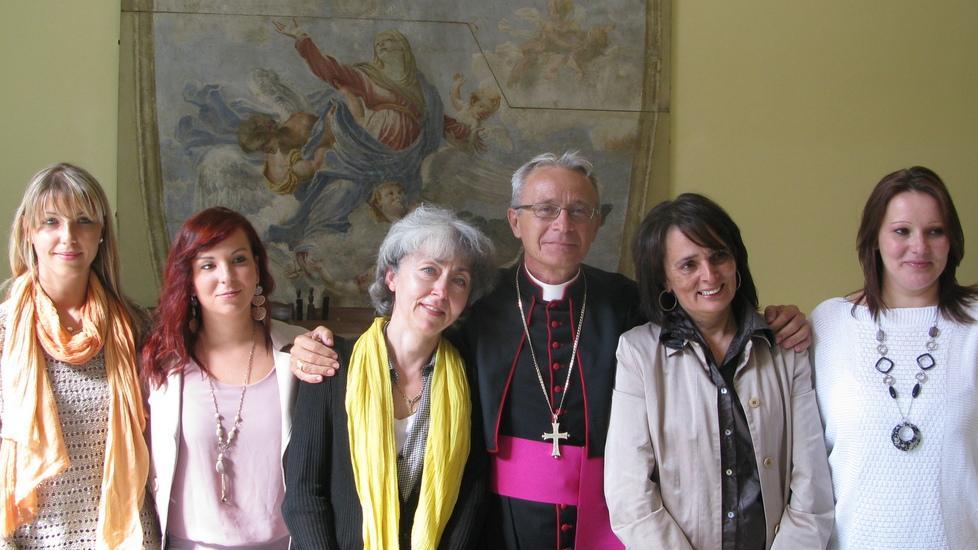 Il Vescovo finanzia i progetti “in rosa”: il lavoro è un diritto