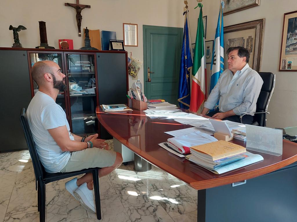 Pietrasanta, ora la malamovida diventa un caso. L'appello del sindaco: «Ragazzi, basta eccessi» 