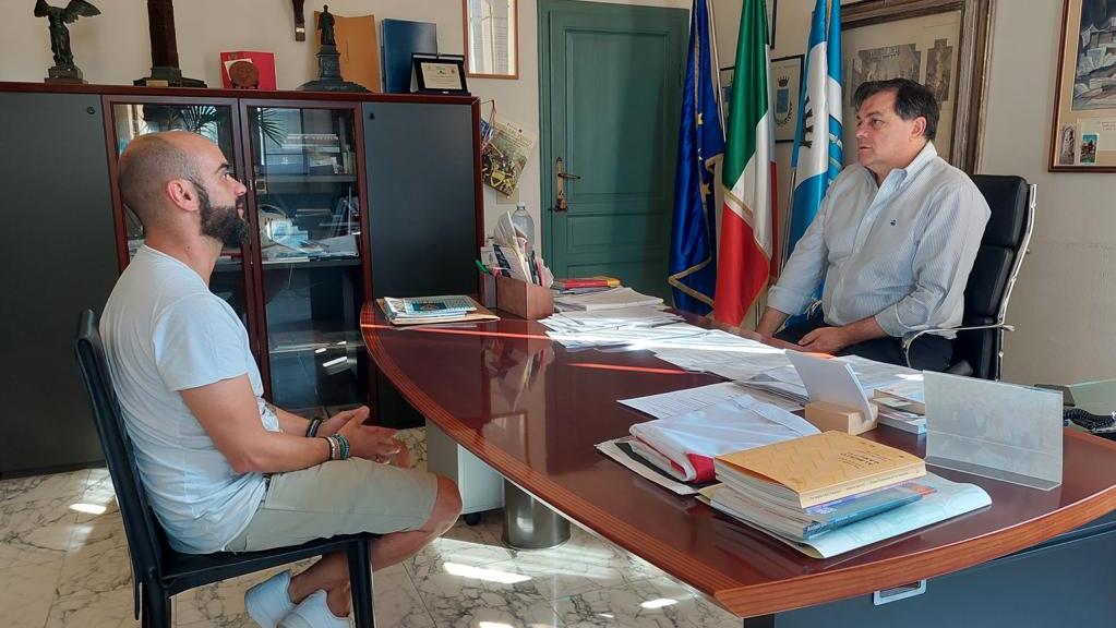 Pietrasanta, ora la malamovida diventa un caso. L'appello del sindaco: «Ragazzi, basta eccessi»
