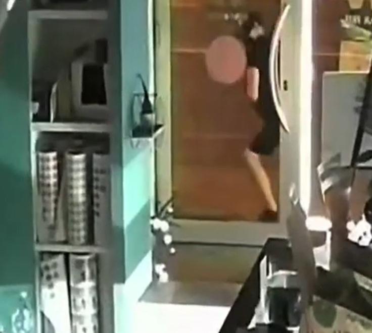 Il giovane mentre tenta di sfondare "Danko"