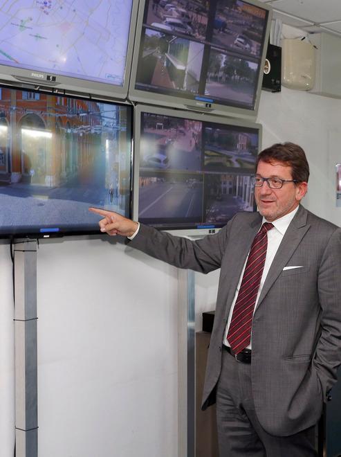 Svolta del sindaco: Modena non è sicura 