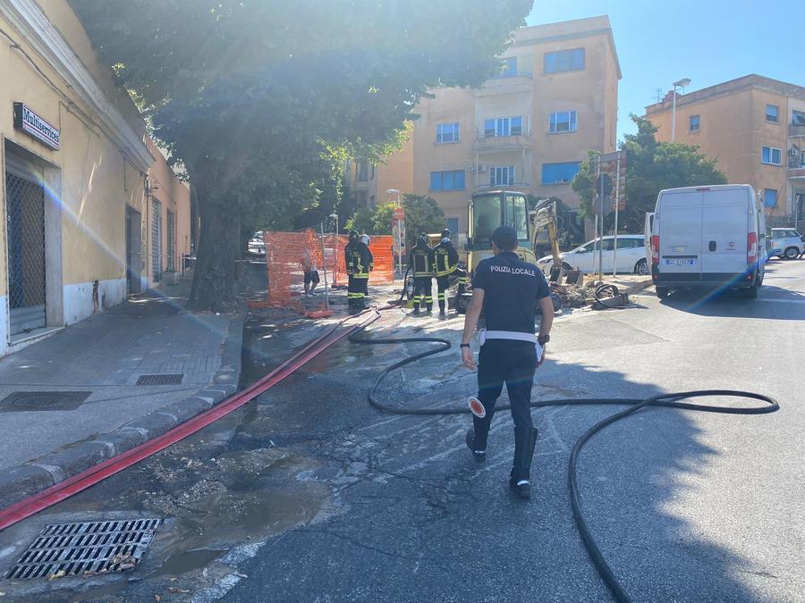 Sassari, grossa perdita di gas: chiusa l’acqua, traffico deviato per i lavori alla condotta